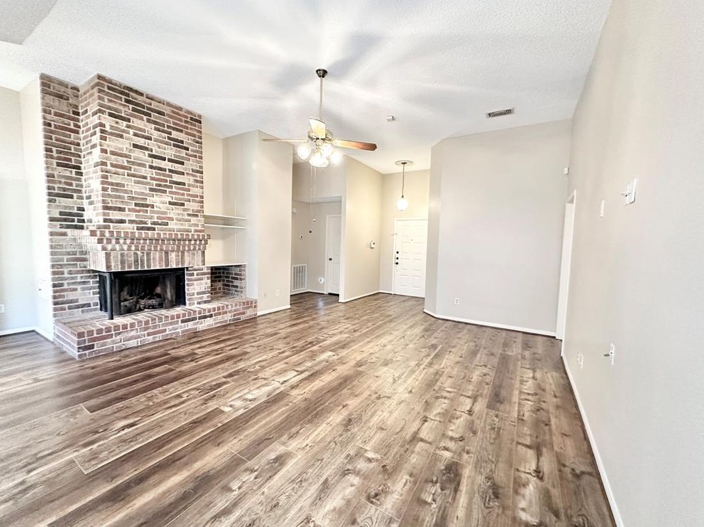 9802 Chiselhurst Dr, Houston TX  77065-4382 exterior