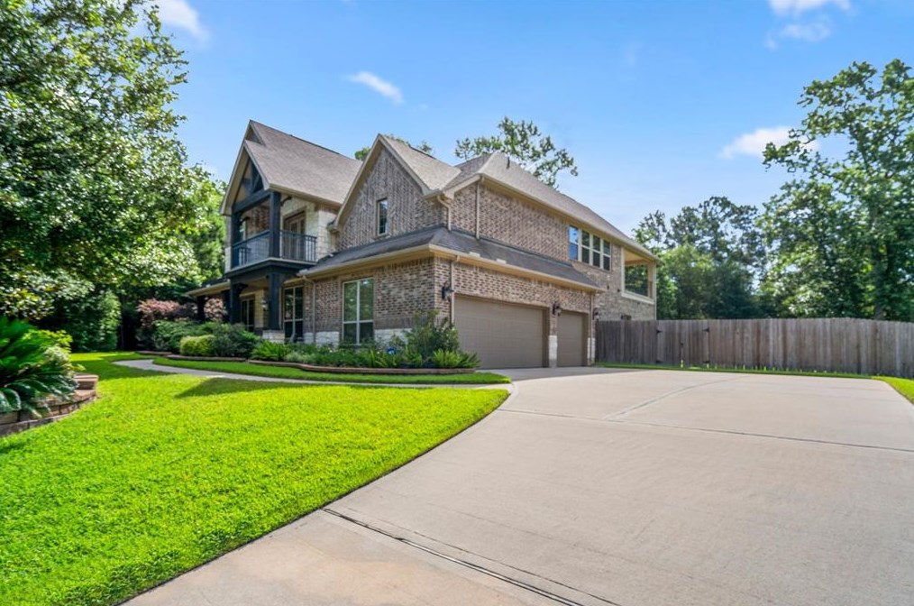 1914 Cliff Manor Dr, Conroe, TX 77304-4899