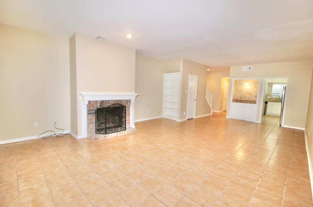 5916 Woodway Place Ct, Houston TX  77057-2037 exterior