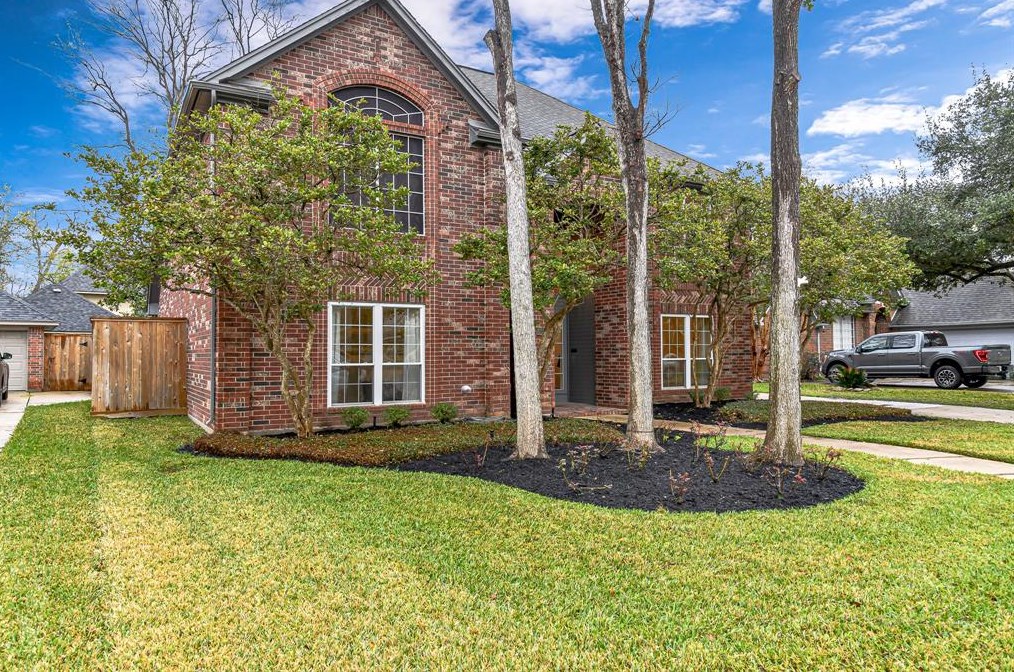 6907 Elm Trace Dr, Sugar Land, TX 77479-6031