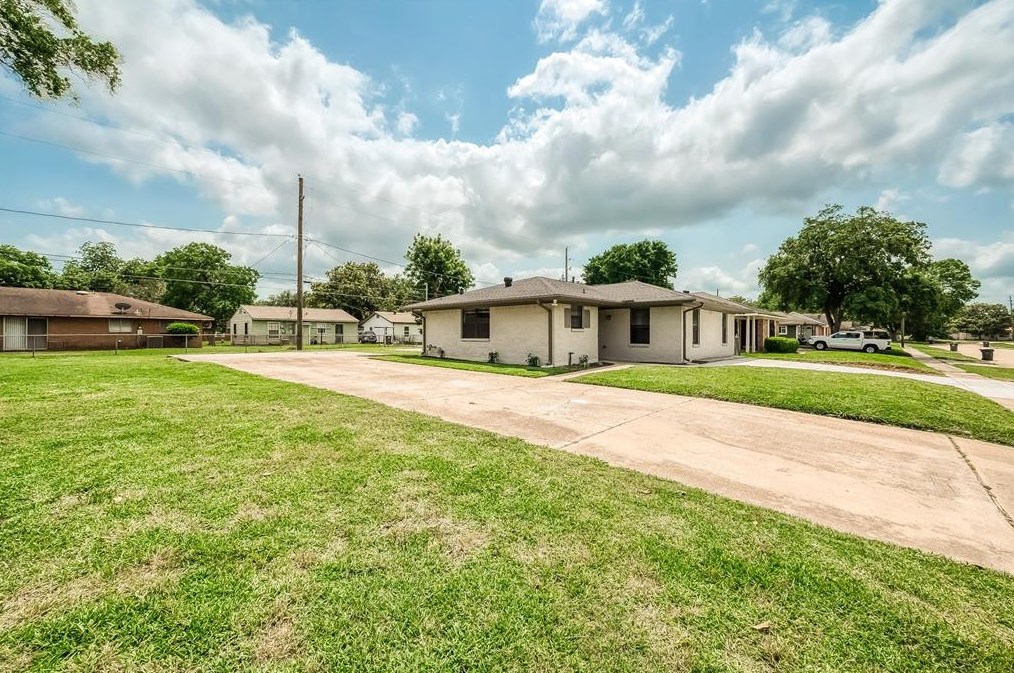 214 Avenue H, Sugar Land, TX 77498