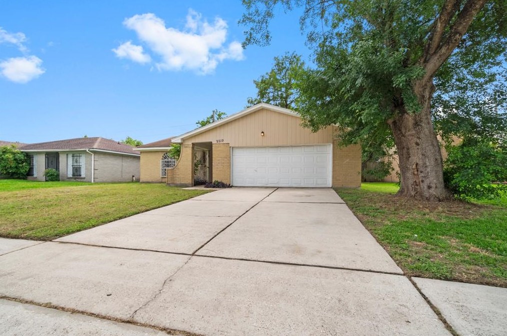 2519 Ravenwind Rd, Houston, TX 77067-2755