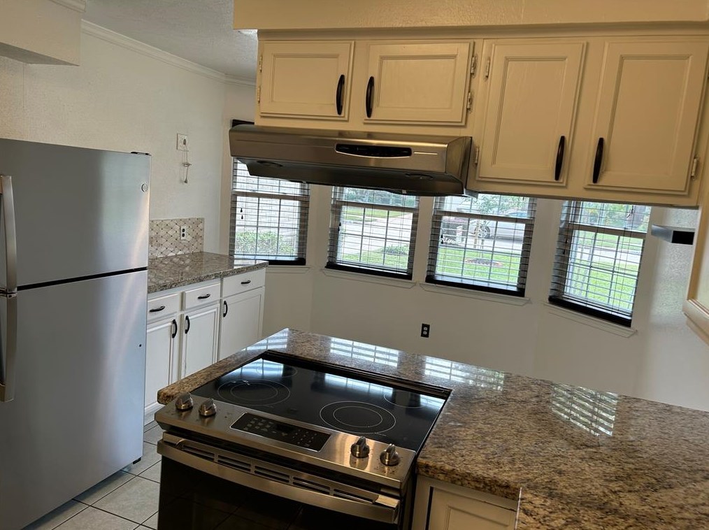 11722 Lamprey St, Houston, TX 77099