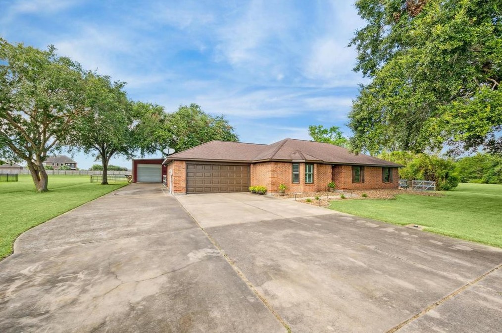 13402 Mt Vernon St, Santa Fe, TX 77510