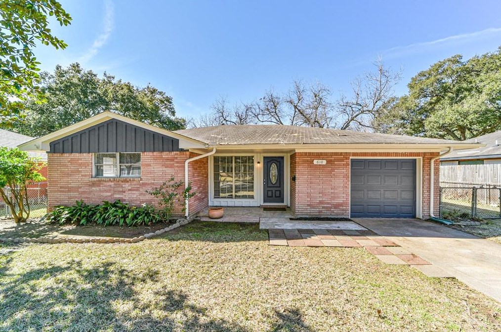 610 S Belknap St, Sugar Land, TX 77478
