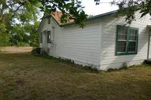 628 Austin St W, Matagorda, TX 77457 - Photo 18