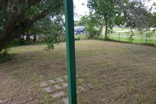 628 Austin St W, Matagorda, TX 77457 - Photo 8