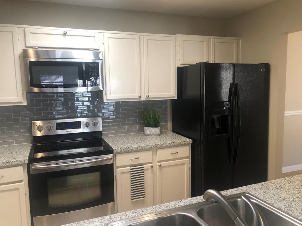 16606 Saturn Ln, Houston, TX 77062-5915