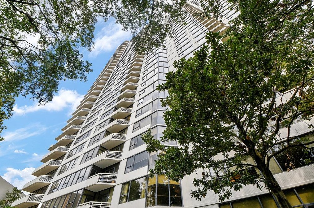 15 Greenway Plz, Houston TX  77046-1501 exterior