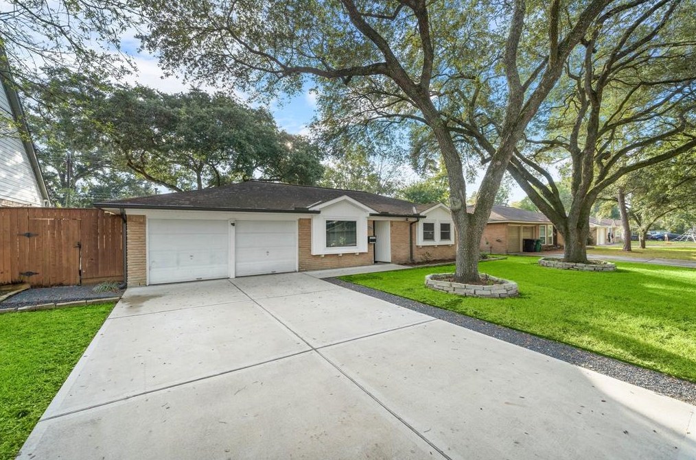11931 Dunlap St, Houston, TX 77035
