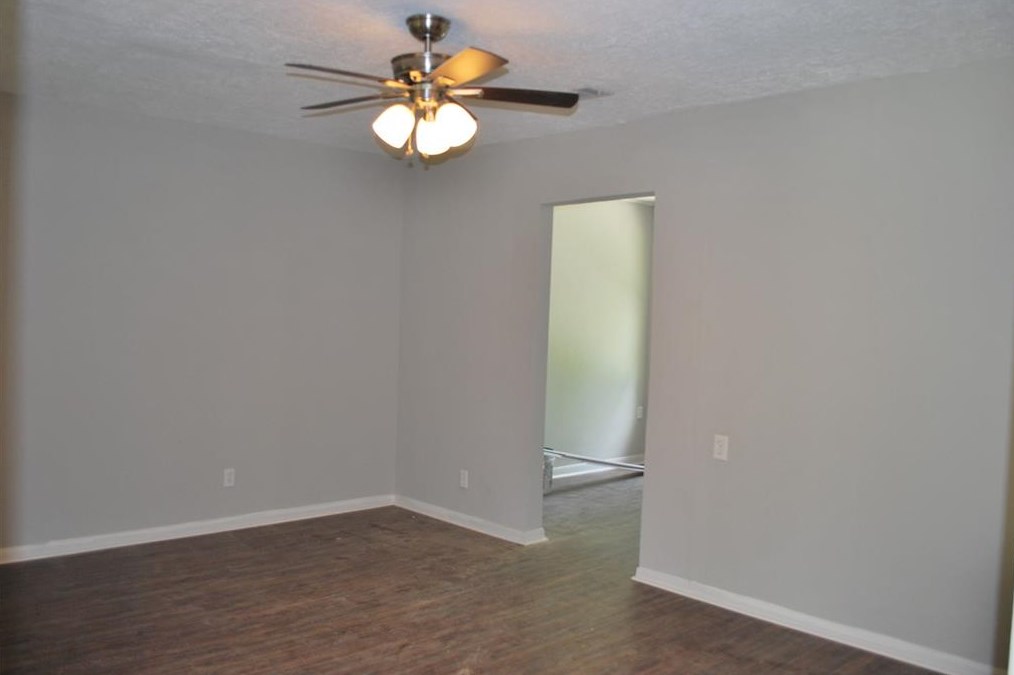 113 E Witcher Ln, Houston, TX 77076