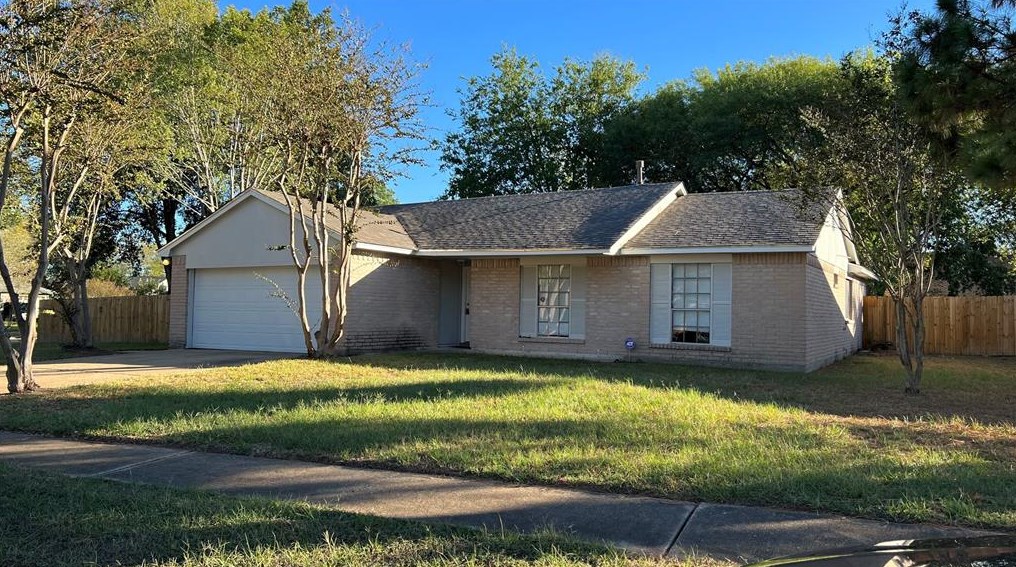 17923 Lake Manor Dr, Houston, TX 77084
