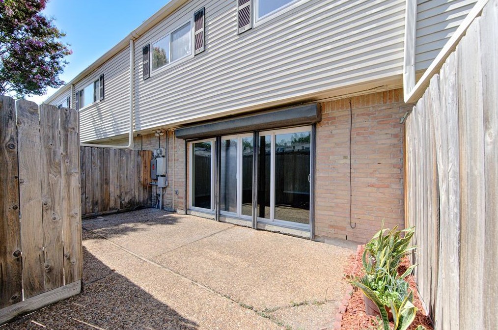 13176 Trail Hollow Dr, Houston TX  77079-3775 exterior