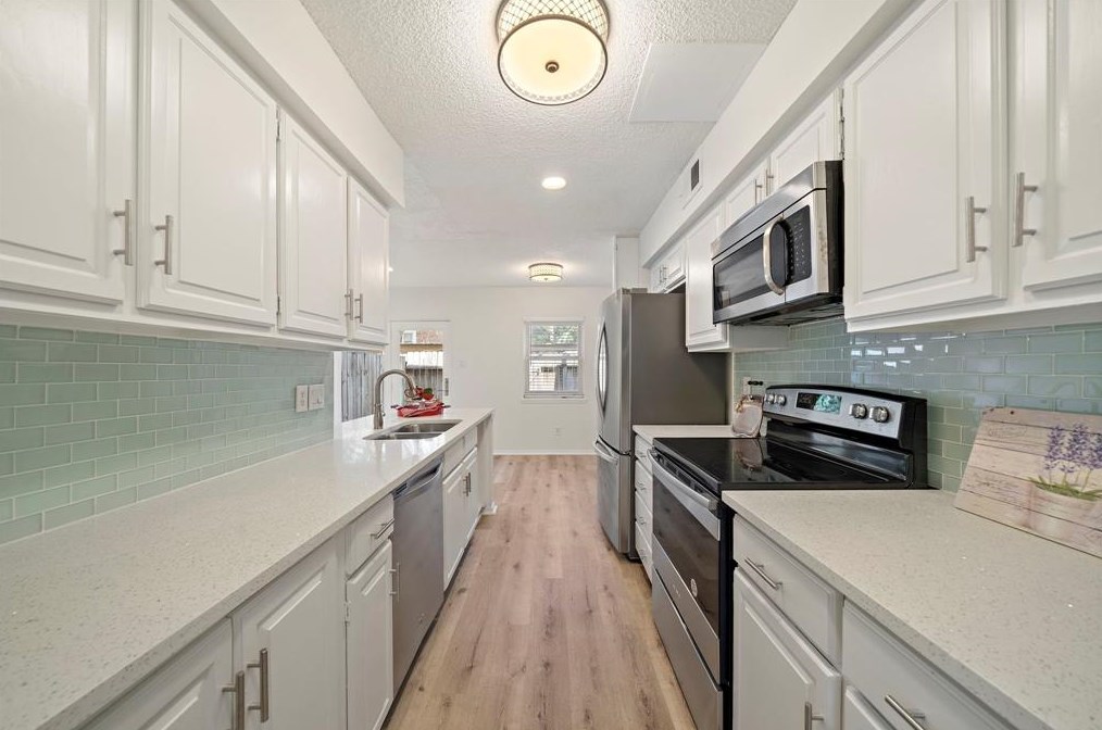 1227 Country Place Dr, Houston TX  77079-3123 exterior