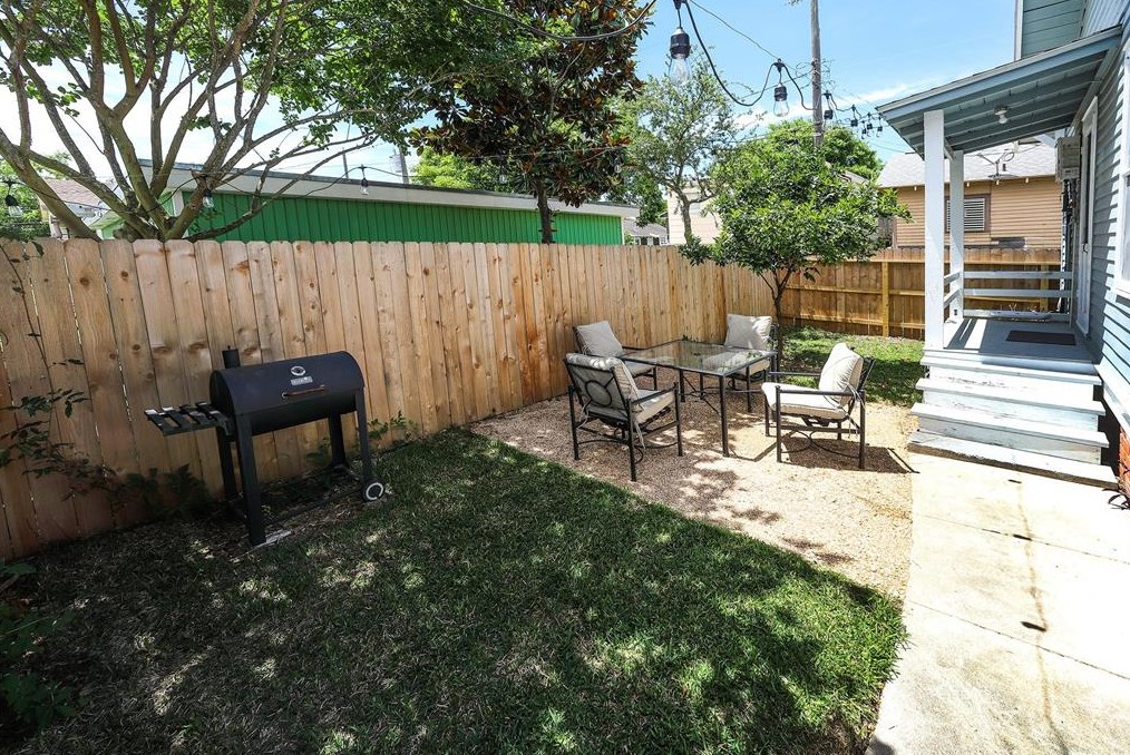 2015 49th St, Galveston, TX 77551