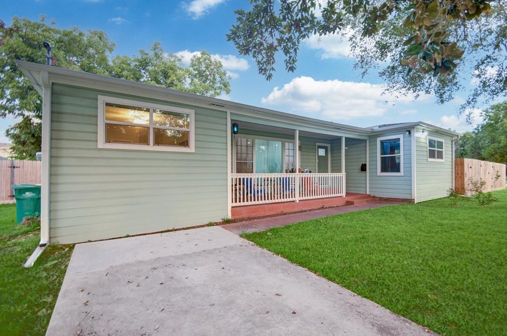121 Edgar St, La Marque, TX 77568-3301