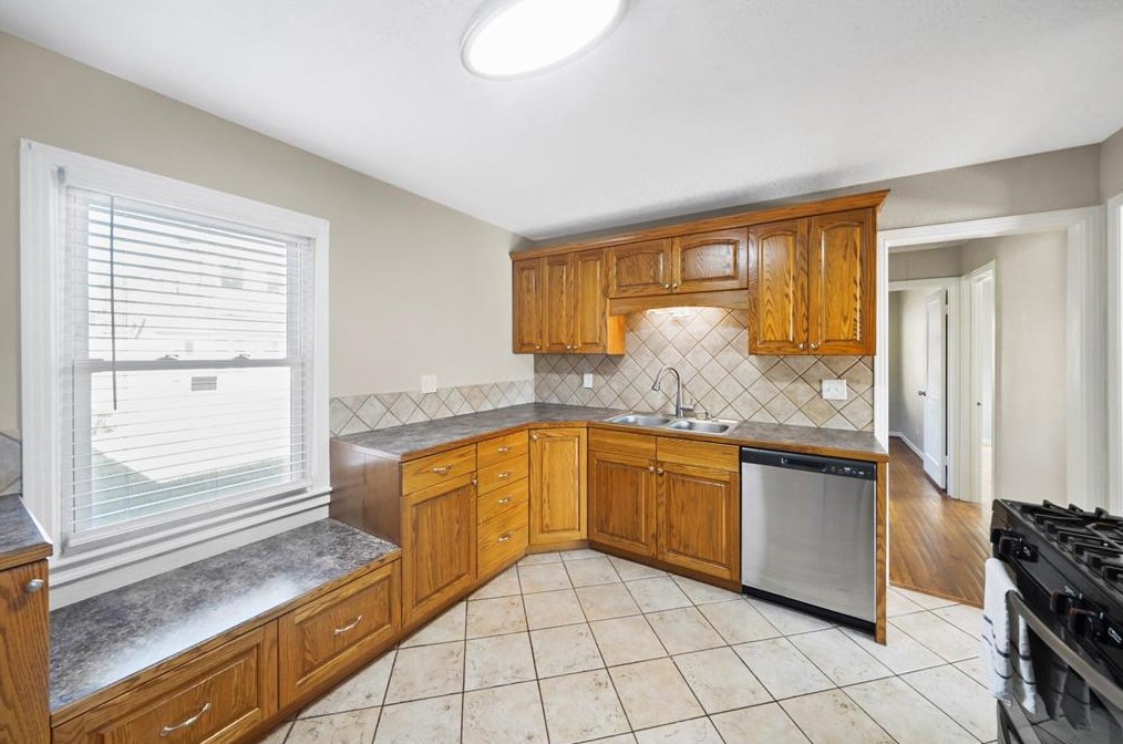 1818 Du Barry Ln, Houston, TX 77018