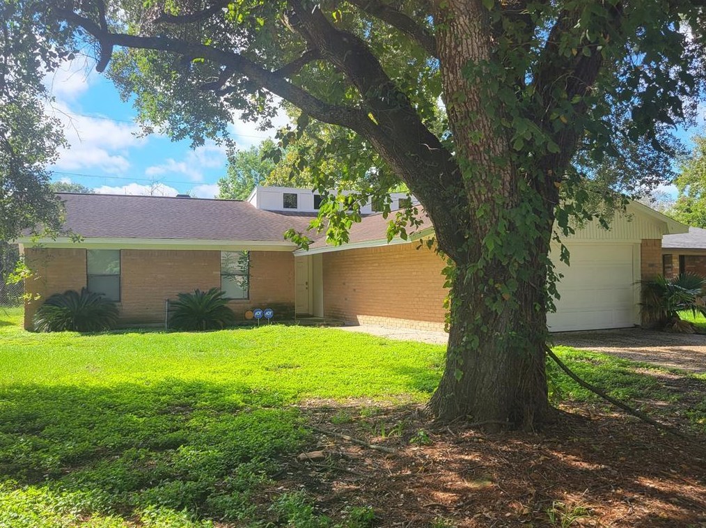 812 Noreda St, Angleton, TX 77515