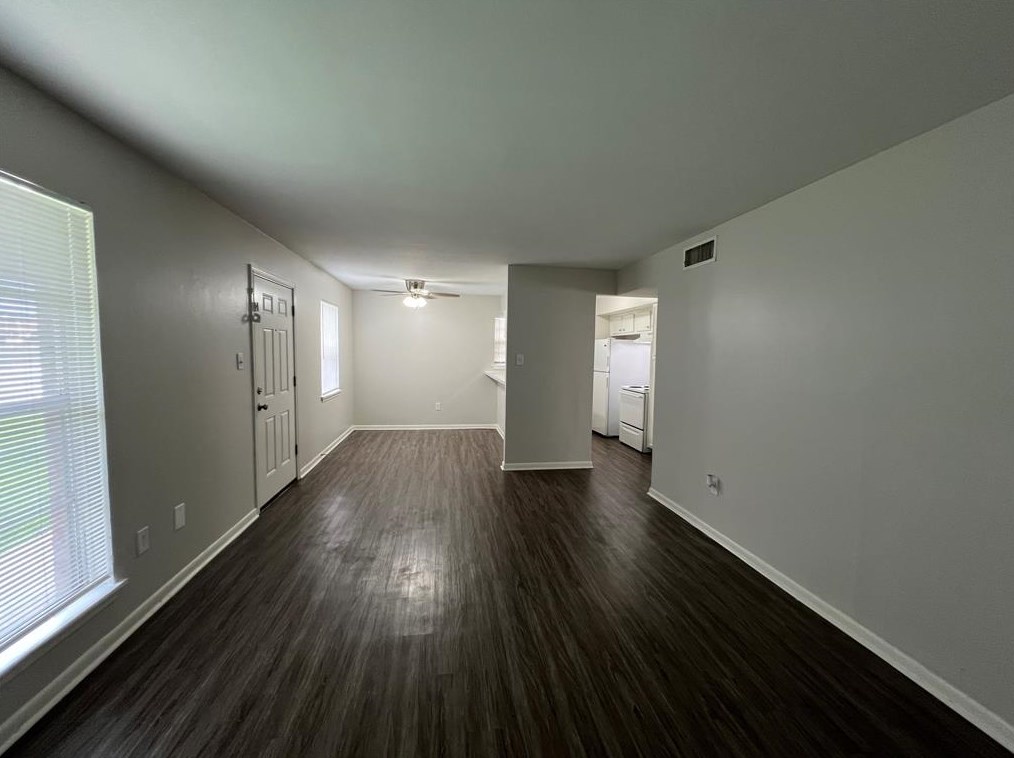321 Cedar St, Angleton, TX 77515-4328