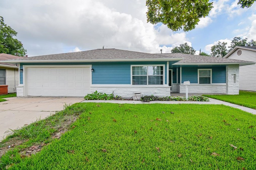 7927 Glenscott St, Houston, TX 77061