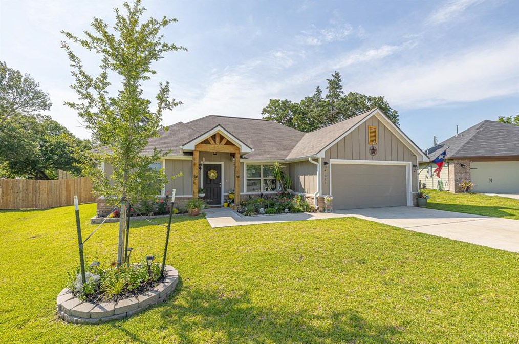 811 Meadow Brook Dr, Caldwell, TX 77836-2016