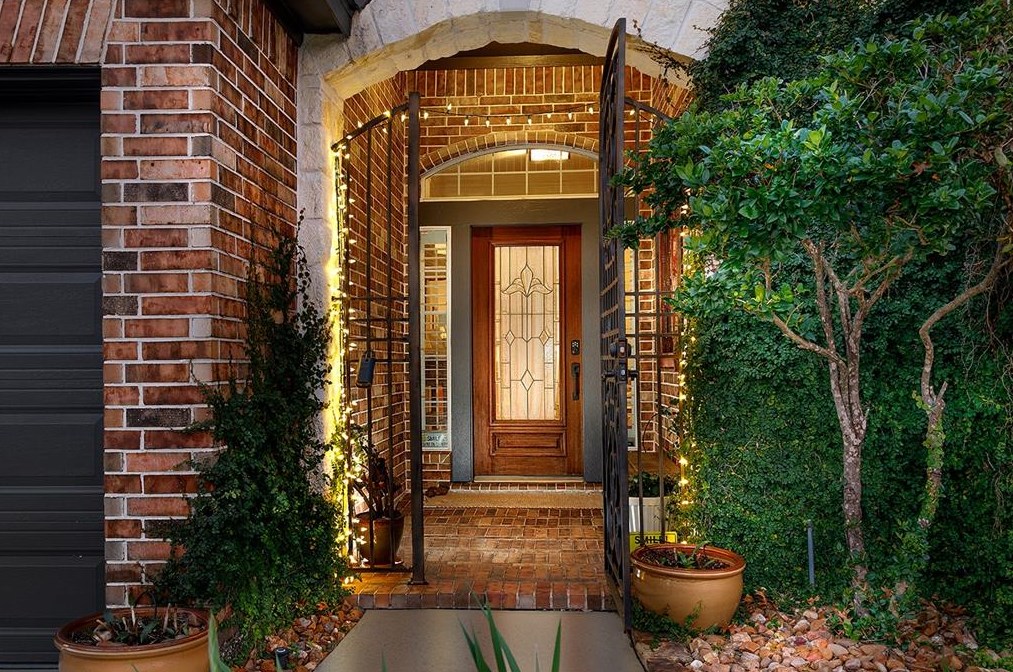 63 N Crescendo Path Pl, Spring, TX 77381