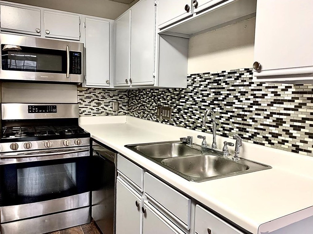 8619 Rustling Lvs Dr, Houston, TX 77083
