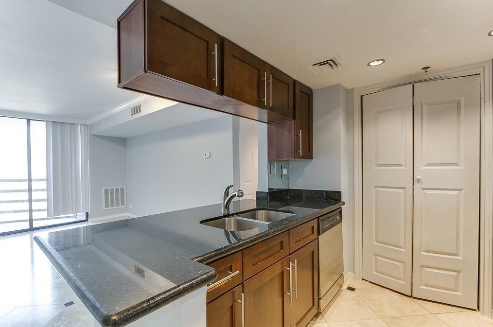 3525 Sage Rd #1712, Houston, TX 77056