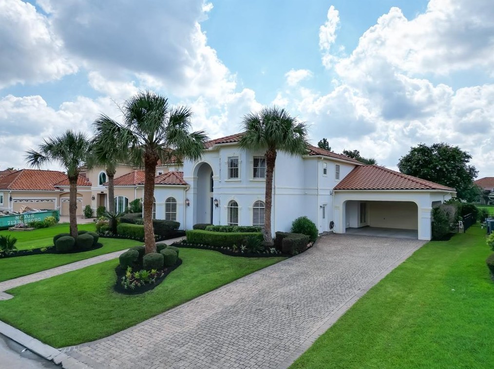 2025 Diamond Springs Dr, Houston, TX 77077-1934
