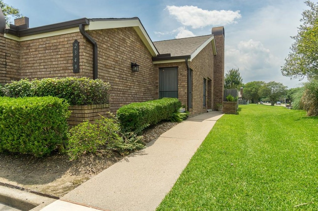 2349 Ramada Dr, Houston, TX 77062-6221