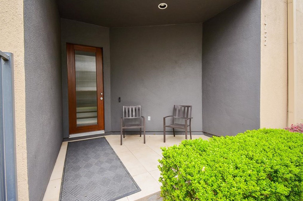 1722 Wentworth St, Houston TX  77004-5645 exterior