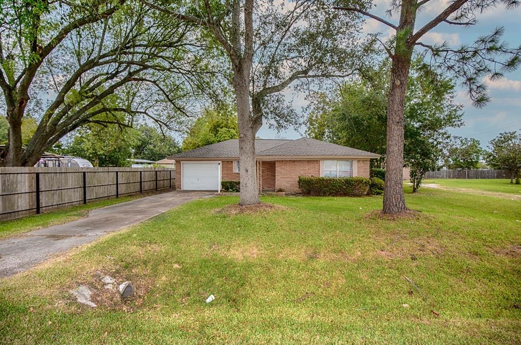 9625 Catlett Ln, Morgans Point, TX 77571