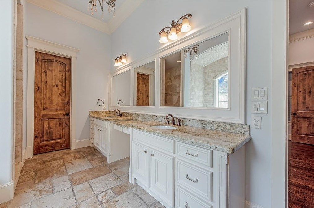 1419 Wakefield Dr, Houston TX  77018-5252 exterior