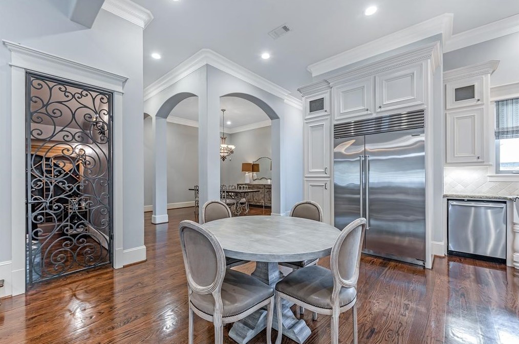 1419 Wakefield Dr, Houston TX  77018-5252 exterior