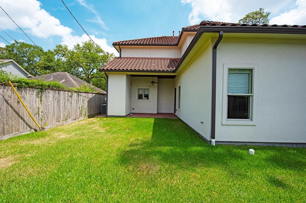 1419 Wakefield Dr, Houston TX  77018-5252 exterior