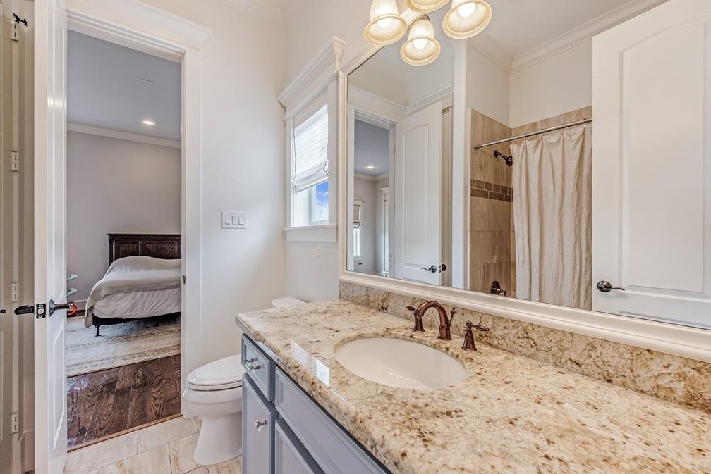 1419 Wakefield Dr, Houston TX  77018-5252 exterior