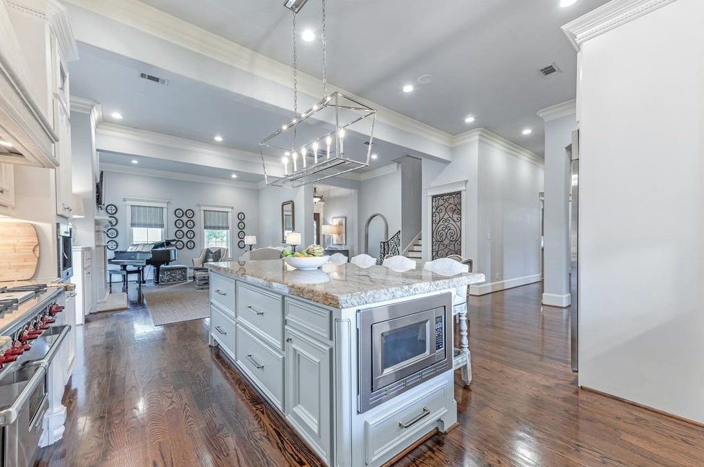 1419 Wakefield Dr, Houston TX  77018-5252 exterior