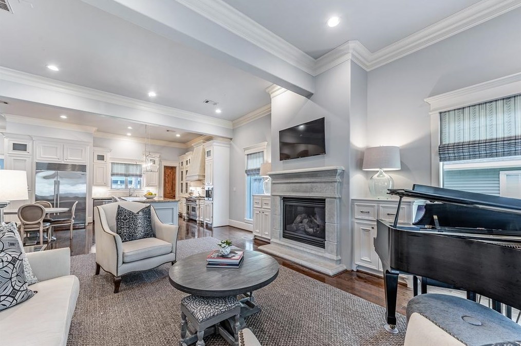 1419 Wakefield Dr, Houston TX  77018-5252 exterior