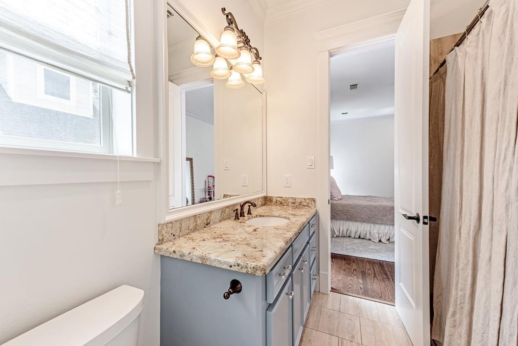 1419 Wakefield Dr, Houston TX  77018-5252 exterior