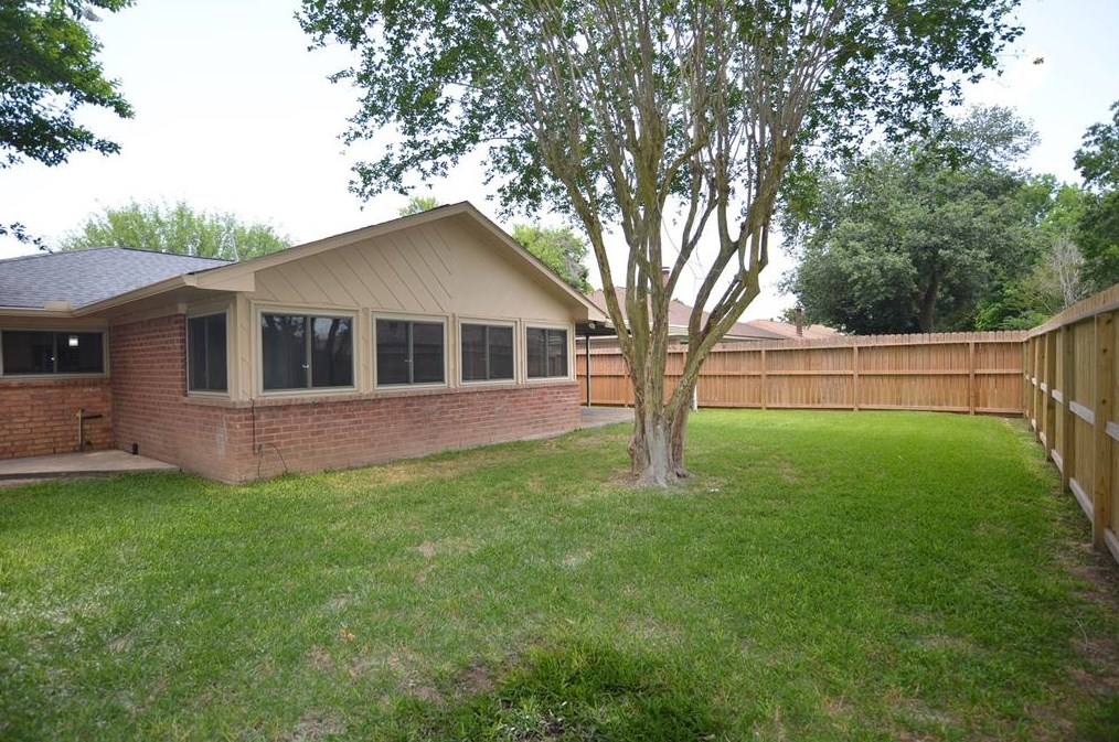 414 Capehill, Houston TX  77598-2618 exterior