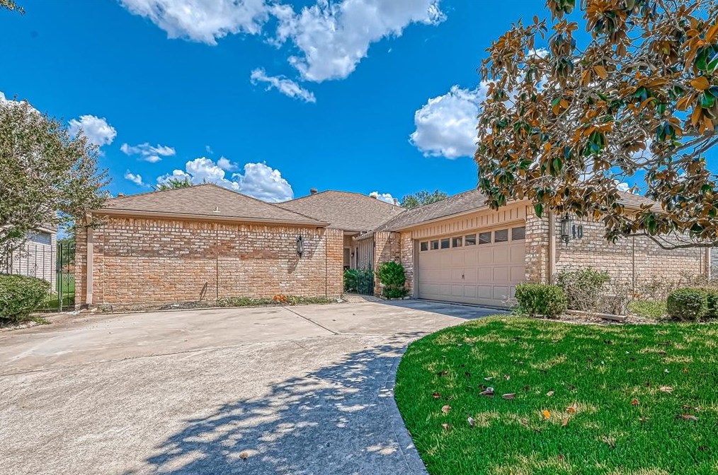 40 Bendwood Dr, Sugar Land, TX 77478-3701