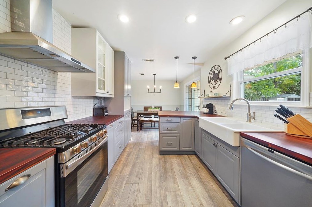 4721 Kinglet St, Houston TX  77035-4923 exterior
