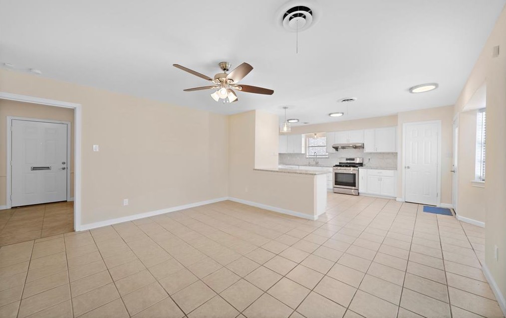9023 Landsdowne Dr, Houston TX  77096-2913 exterior