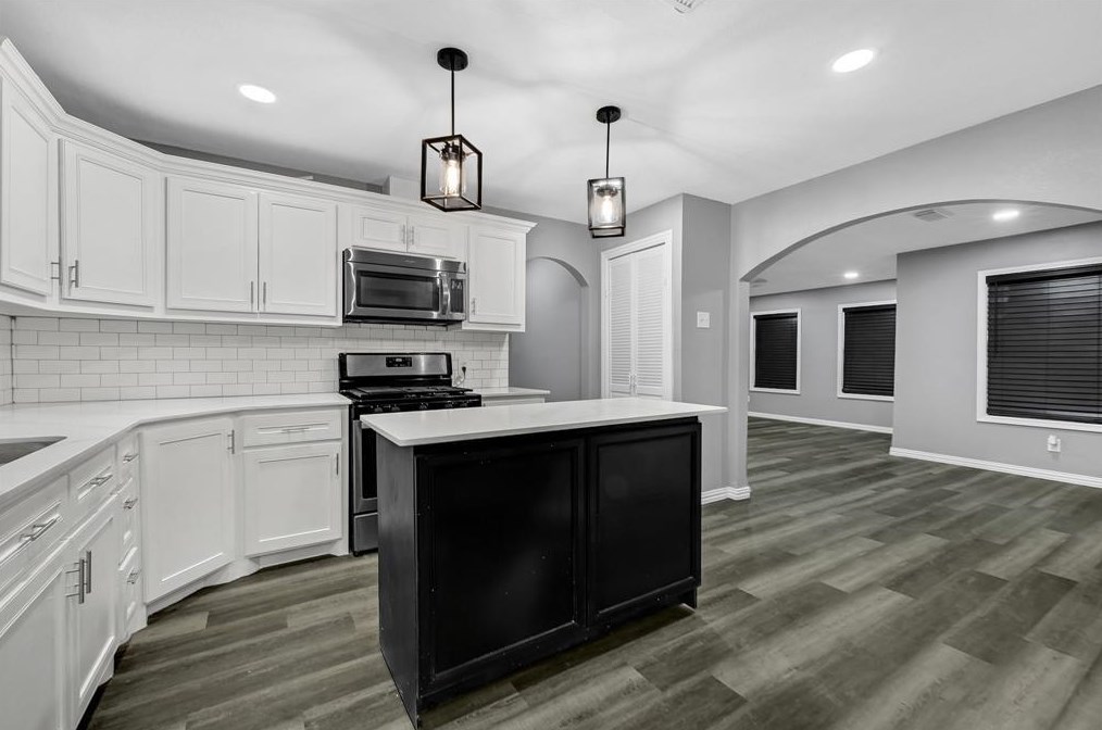 1206 Layton St, Baytown TX  77520-7113 exterior