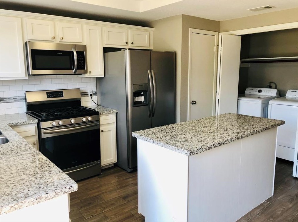 2810 Grants Lake Blvd #905, Sugar Land, TX 77479