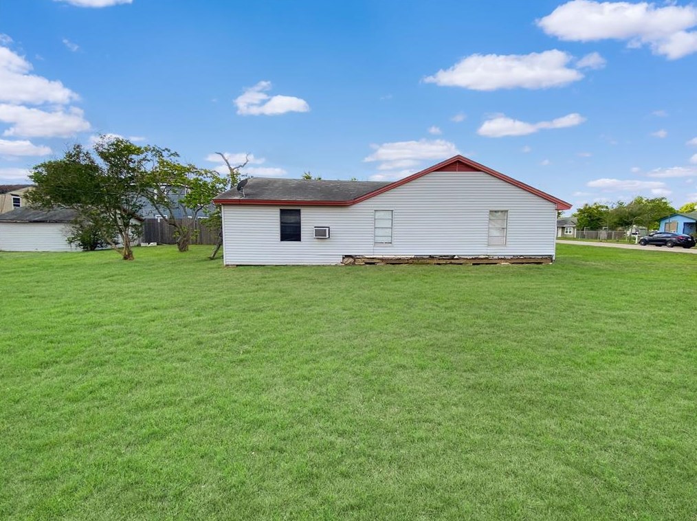 807 6 St, Jones Creek TX  77541-5317 exterior