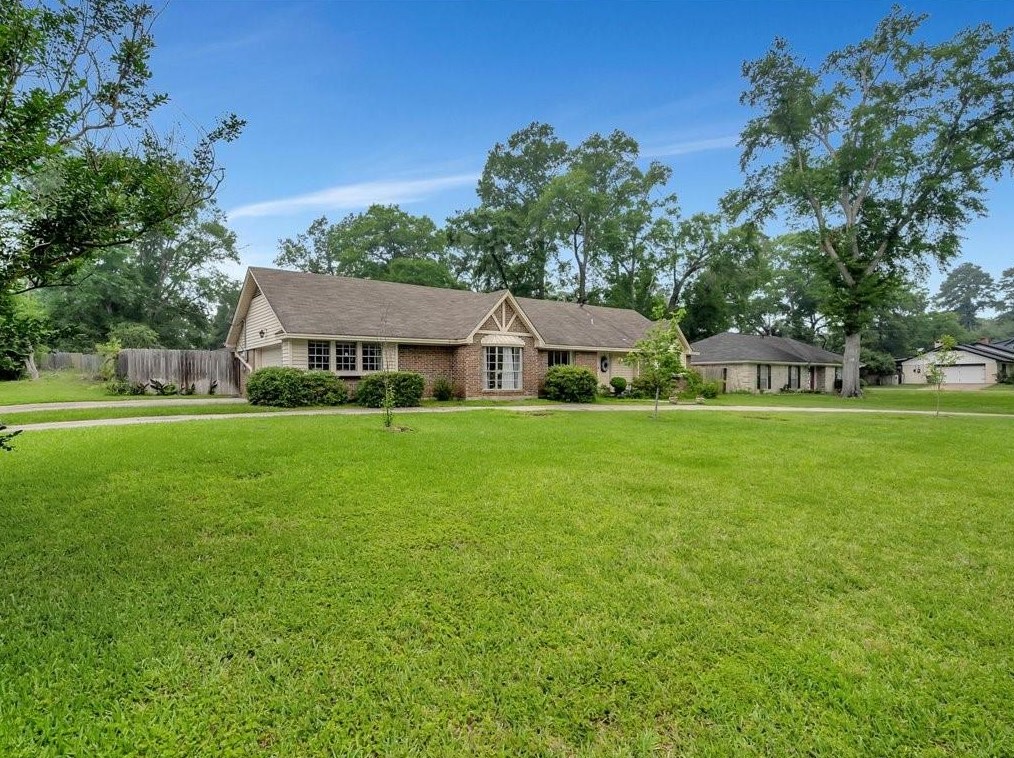 1312 Brook Hollow Dr, Lufkin, TX 75904