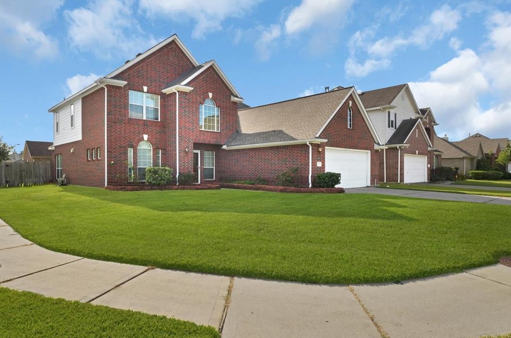 18123 Memorial Falls Dr, Tomball, TX 77375
