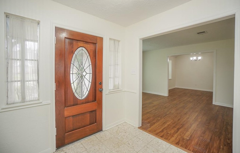 2326 Elmgate Dr, Houston TX  77080-5210 exterior