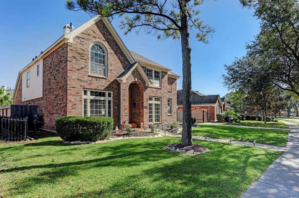 116 Laguna Pointe Dr, League City, TX 77573-9003